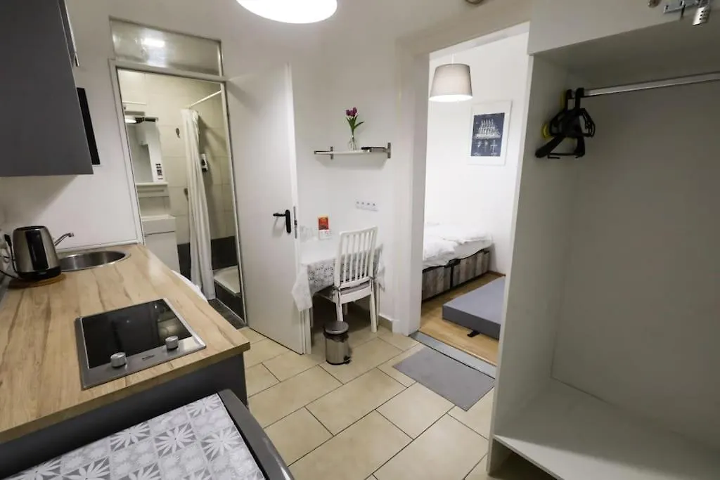 Pest-Port Private Apartment Room-6 Budapest